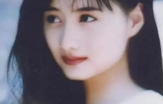 巅峰时期惊为天人,可惜花期太短,颜值很快就坍塌的5位女明星