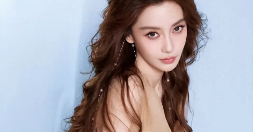 杨颖瞪眼,章子怡嘴角鼓囊,周迅驼背,女星最新状态暴露尴尬!
