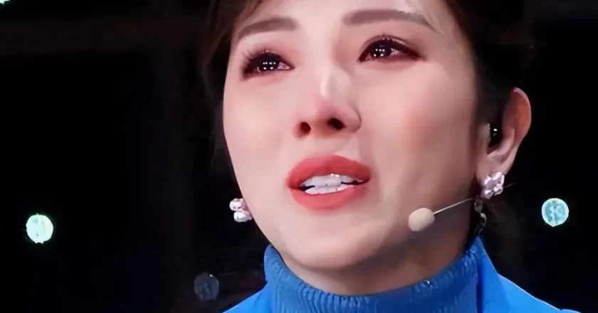 李思思在县城站台,穿呢大衣冻得鼻头通红,初恋老公比尼格买提小