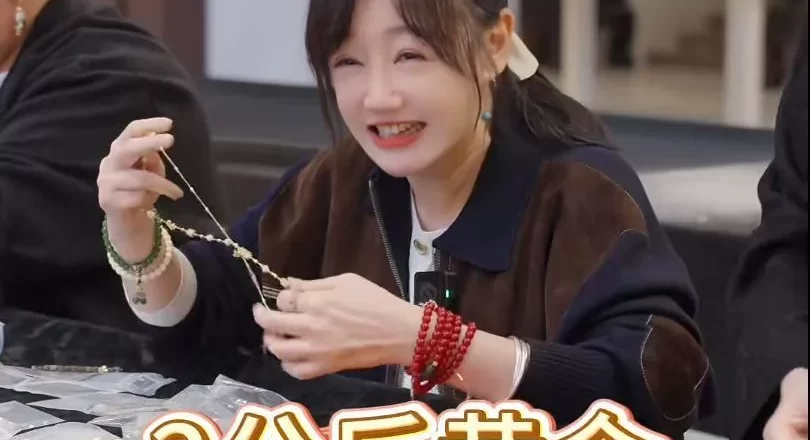 胡歌前女友自曝财力!47岁买了13年黄金,独居大别墅,不红但舒坦