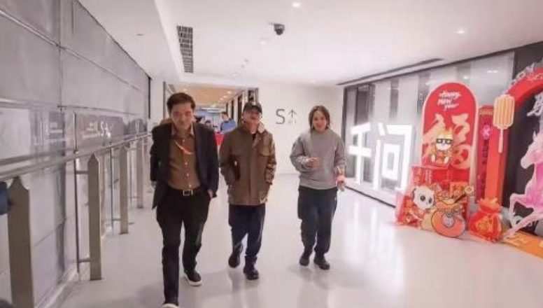 陆网路巨头AI应用大战升温…马云现身阿里杭州总部