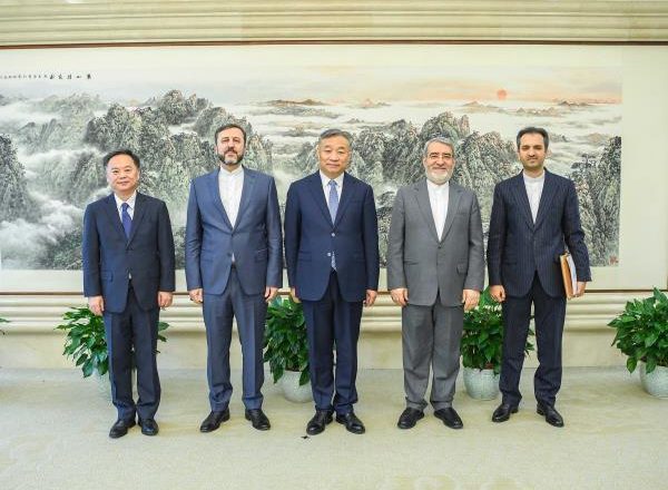北京两位外交高层接连会见伊朗副外长 表态挺伊捍卫主权