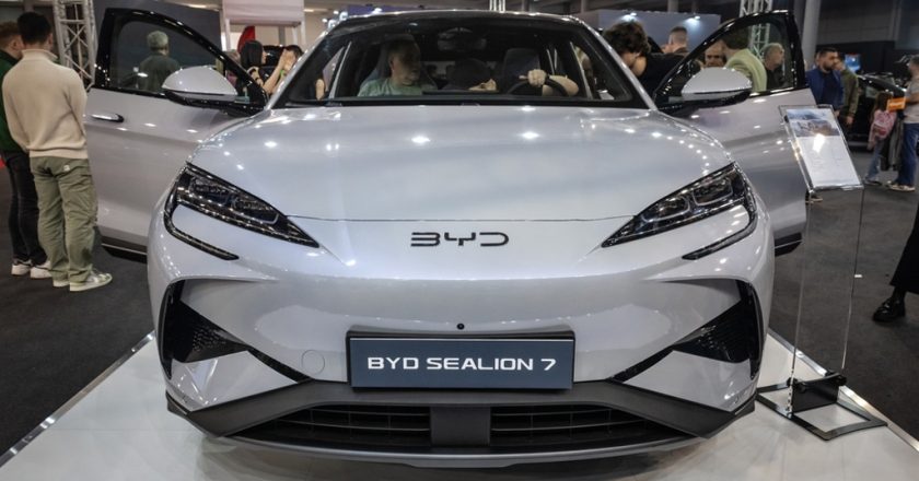 惊爆 特斯拉拆烂中国车 偷学秘密武器