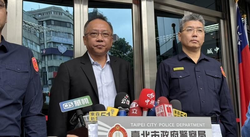 张文正面照曝光  长相斯文  共变装5次