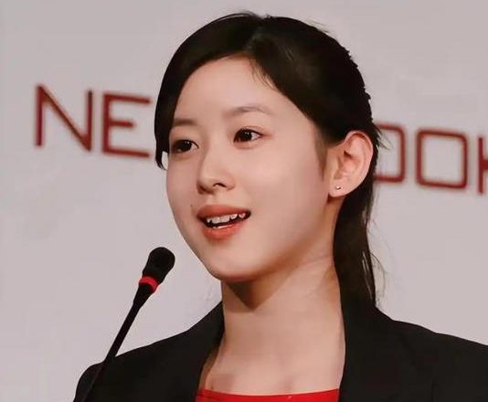 为何章泽天一开口反而让人失望