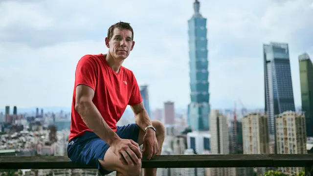 “掉下去就会死” 直播徒手攀爬台北101吸引全球