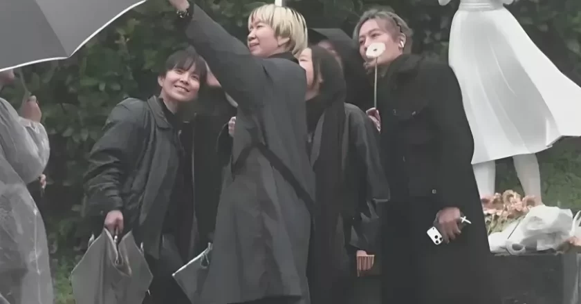 大S周年祭成闹剧!S妈戏精上身、小S仰天狂笑
