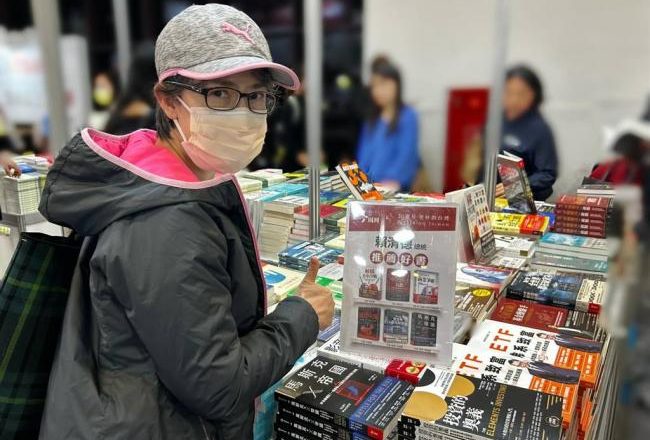萧美琴变装逛书展 引发网友担忧 亲自回应