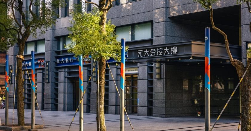 台股大涨带动券商龙头元大金股价市值双创新高 激励证券股上扬