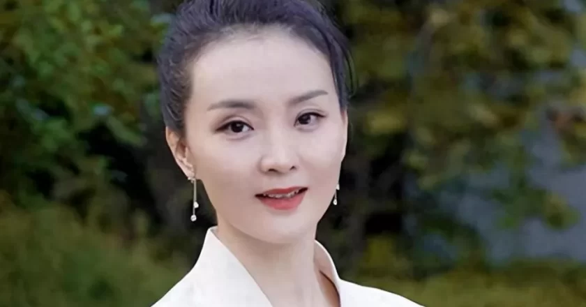 丈夫失联7年,52岁颜面尽失的王艳,如今靠19岁的儿子给她争光