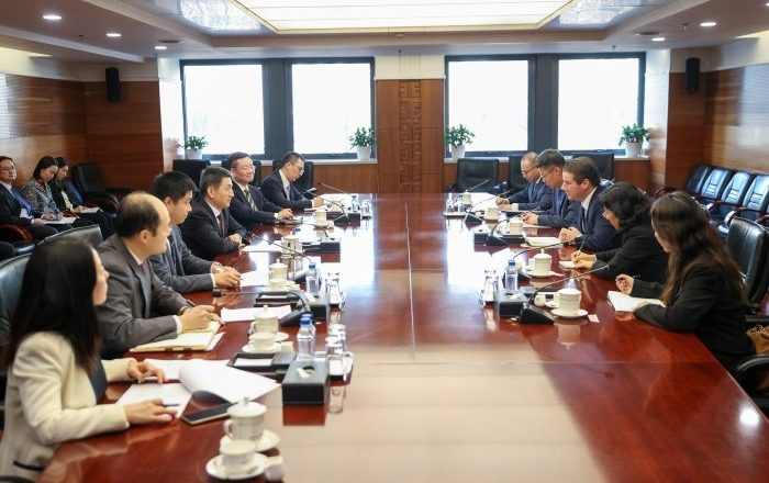 陆商务部副部长李成钢会见美企 承诺扩大高水平对外开放