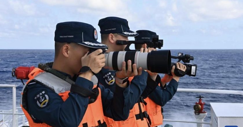解放军南部战区战备警巡  批菲律宾巡航破坏地区和平