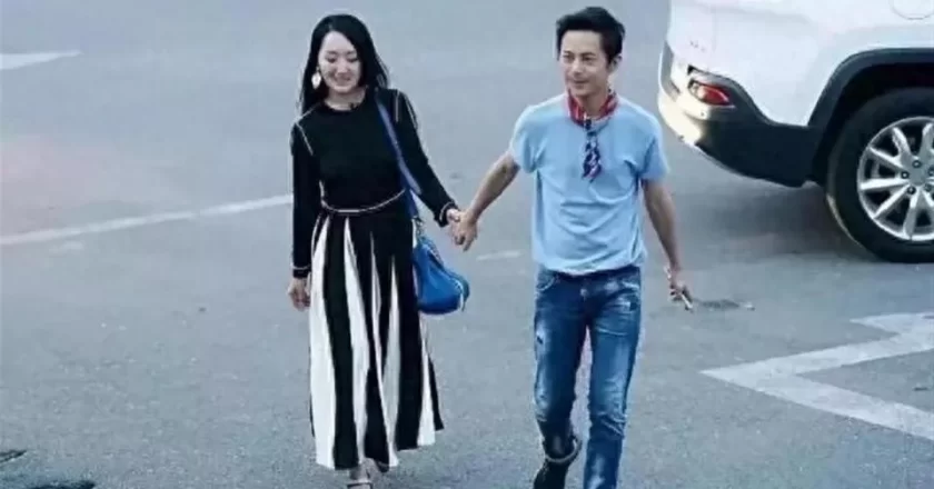 何炅杨钰莹街头牵手：成年人最戳心的关系，根本不用藏