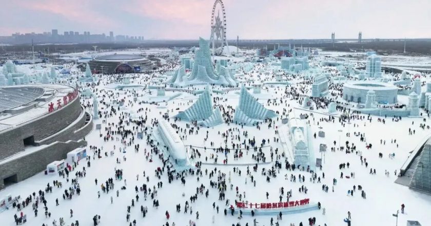 太热了  哈尔滨冰雪大世界闭园2天