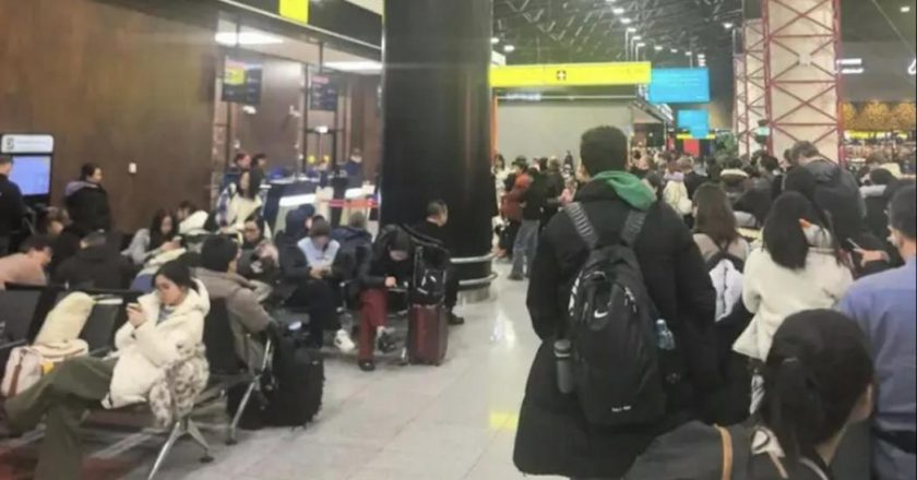 乌克兰无人机入俄 大批中国游客滞留莫斯科机场10小时