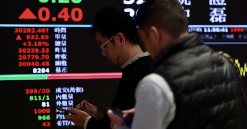 高资产客户买什么? 近九成持有股票型基金