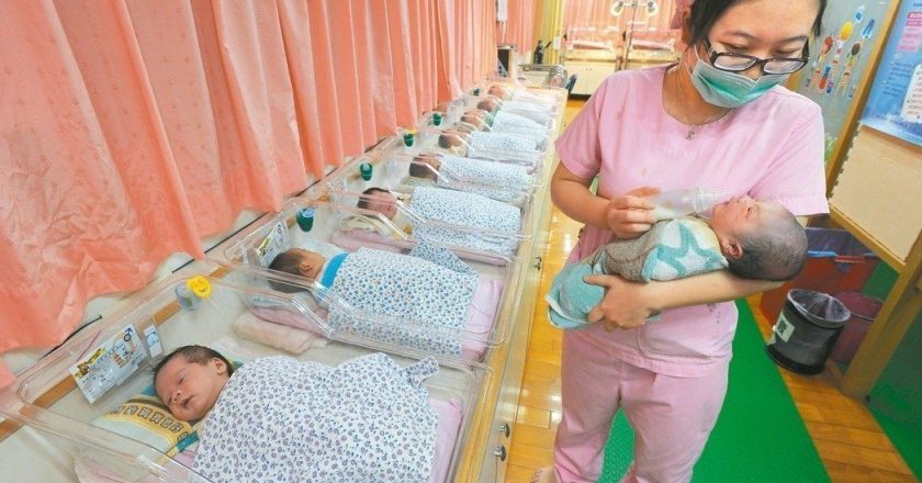 人口跌破14亿倒计时!2025年大陆人口14亿489万人 连四年减少