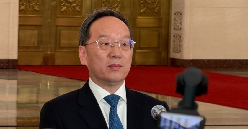 陆工信部长李乐成:坚持AI为人所用、为人服务、为人所控