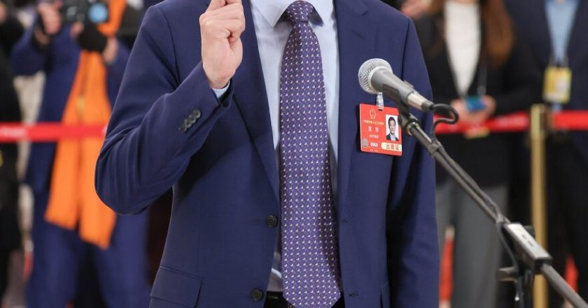 雷军向大陆「两会」提案 盼推动驾照考试纳入智能汽车相关内容