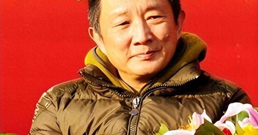 毁了半个娱圈美人的风流导演 如今67岁孤家寡人?老母成牵挂