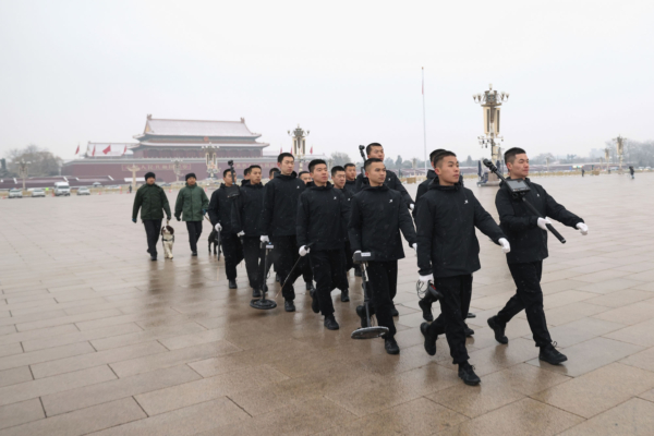 另类画面,两会期间中共如临大敌