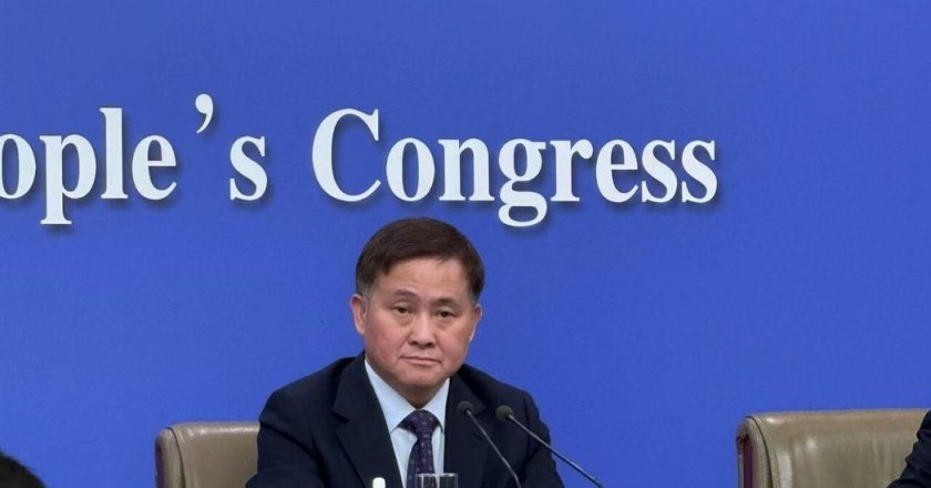 人行行长潘功胜：中国没有必要也无意通过汇率贬值获取贸易竞争优势