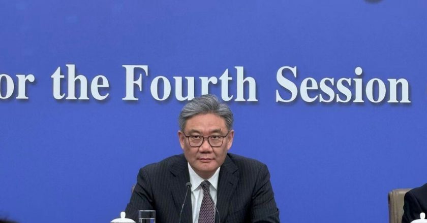 陆贸易顺差创新高引关注 陆商务部长：将推动贸易平衡发展