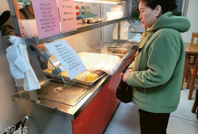 北京老年食堂受欢迎 全国有8万个老年助餐点