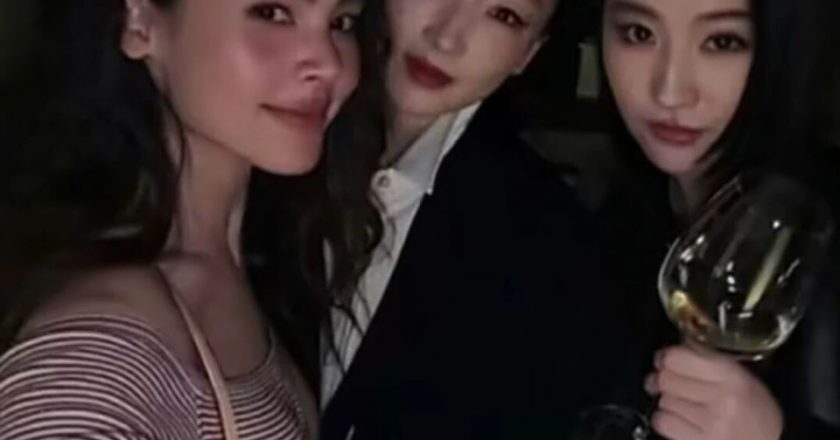 刘亦菲周冬雨LV大秀晚宴合影引热议!Lisa膀大腰圆,全智贤一脸凶相