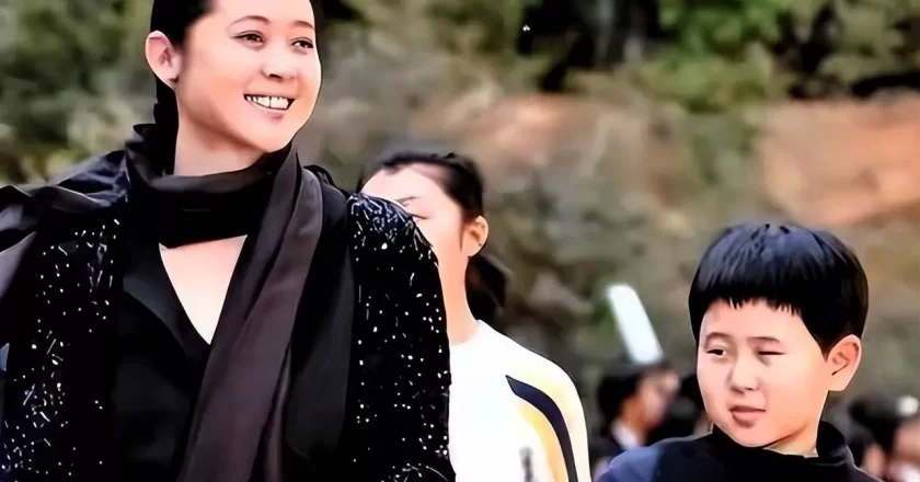 倪萍眼疾儿子久违曝光,担心儿子婚姻问题,一起探望渐冻症好友