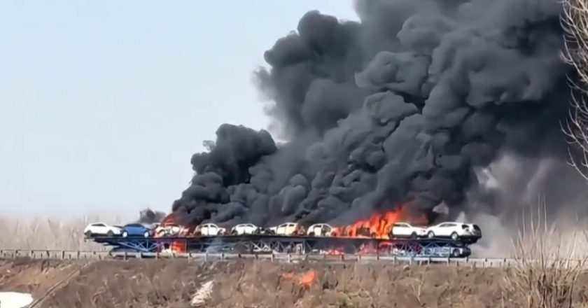 十多辆新能源车陷入火海,画面堪比战场