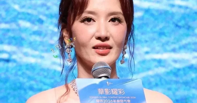 45岁张萌脸崩了,下巴坑坑洼洼后遗症明显
