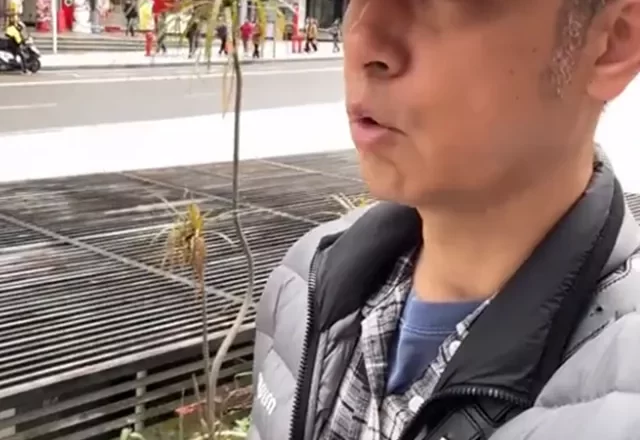 任重晒夫妻日常,和老婆孙骁骁坐路边小店吃面