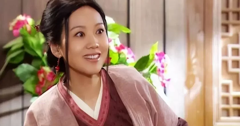 闫妮近况:与前夫离婚22年还是单身,如今28岁女儿比她漂亮