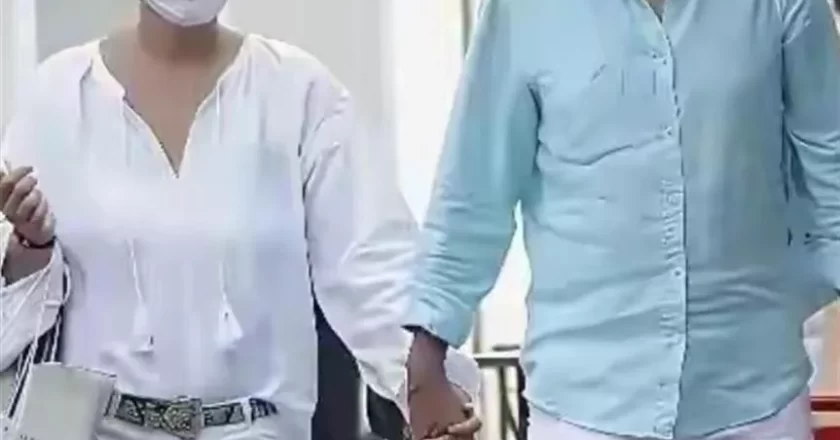 巩俐夫妻俩现身法国街头，吊带裙尽显丰满野性