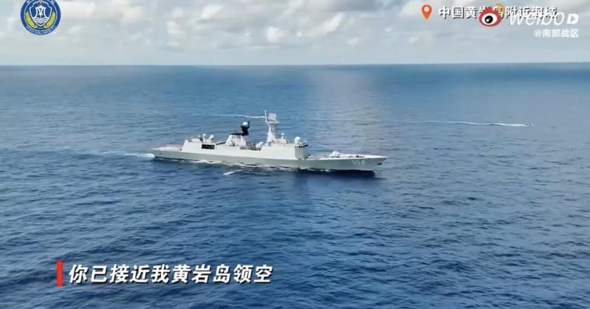 解放军黄岩岛海空战备警巡 多艘新舰南海实战化训练