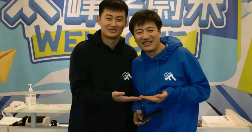 张雪峰公司换了掌舵人,他承诺张姩菡长大后交班
