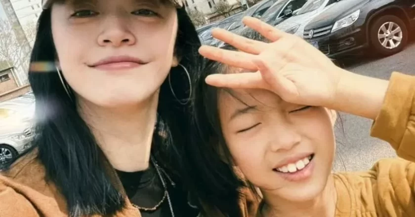 姚晨离婚两周后首晒女儿!9岁半小茉莉近照惊艳