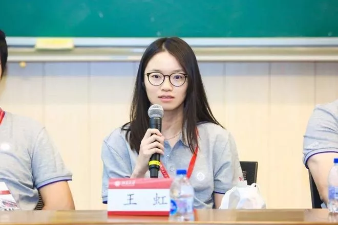 35岁中国数学家王虹 获纽约大学最高荣誉“银教授”
