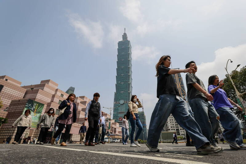 外媒报导指出，部分台湾中产阶级已开始制定「B计划」，透过海外开户、取得第二国护照甚至置产，为潜在的冲突预留后路。 图为台北。 （欧新社）