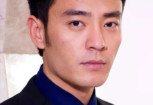 他娶过郝蕾,爱过王珞丹,负了殷桃,没想到娶了小十岁的她