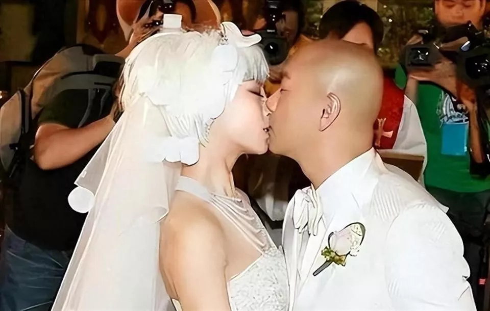 结三次婚、两度丧子，王晶为啥说张卫健一点都不惨