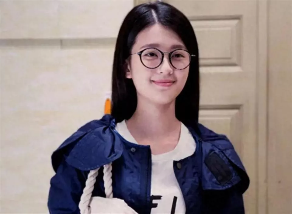 原来她是乔欣妈妈，二婚嫁上海豪门托举女儿