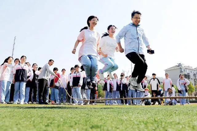被挤爆的高中,扩容200万个学位