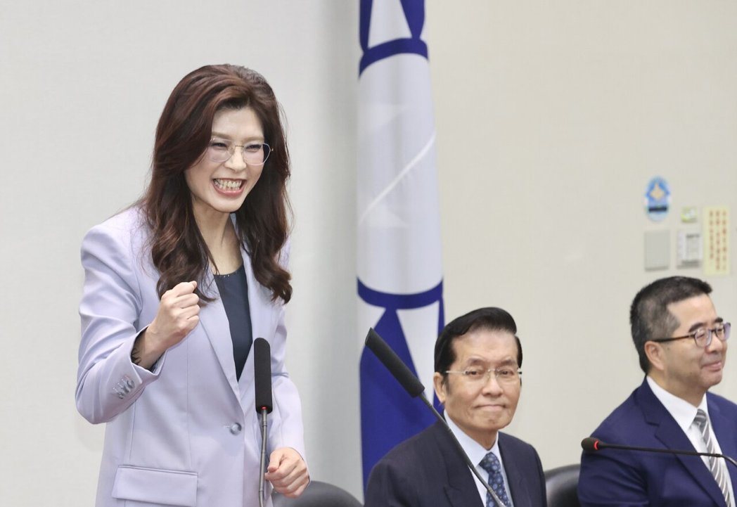国民党主席郑丽文今天启程开始六天五夜的「郑习会」访陆行程,发前在国民党中央召开「... 国民党主席郑丽文今天启程开始六天五夜的「郑习会」访陆行程,发前在国民党中央召开「...