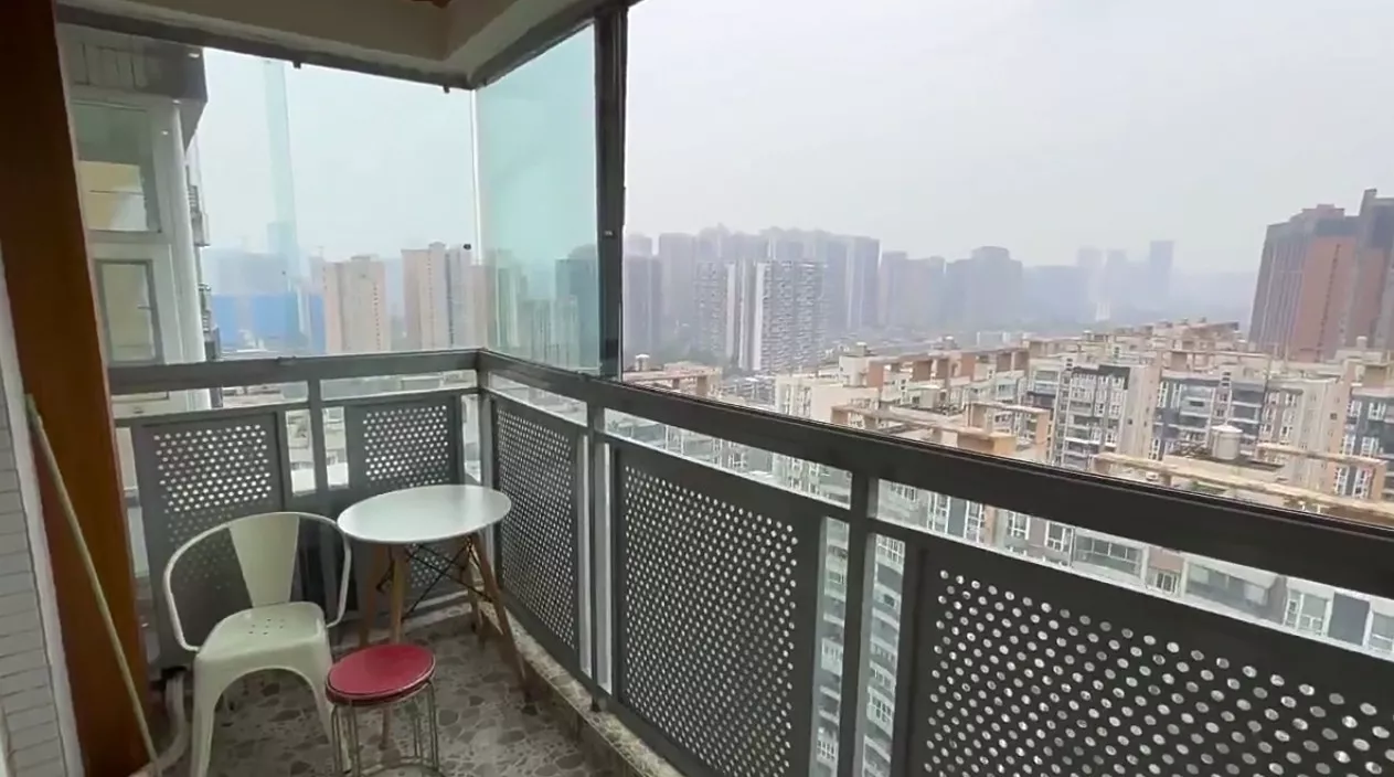 成都凶宅起拍价狂跌至16万！ 网民：到底有多凶