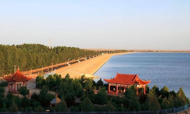 中国荒漠中挖出亚洲最大水库 成瀚海明珠