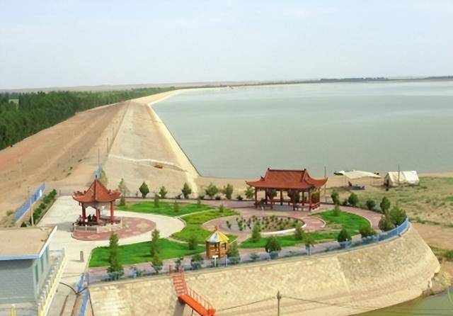 中国荒漠中挖出亚洲最大水库 成瀚海明珠