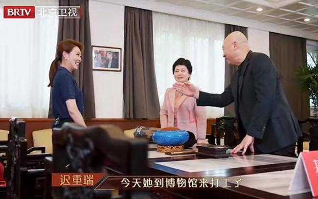 迟重瑞陈丽华全家福曝光，4个儿女都很优秀