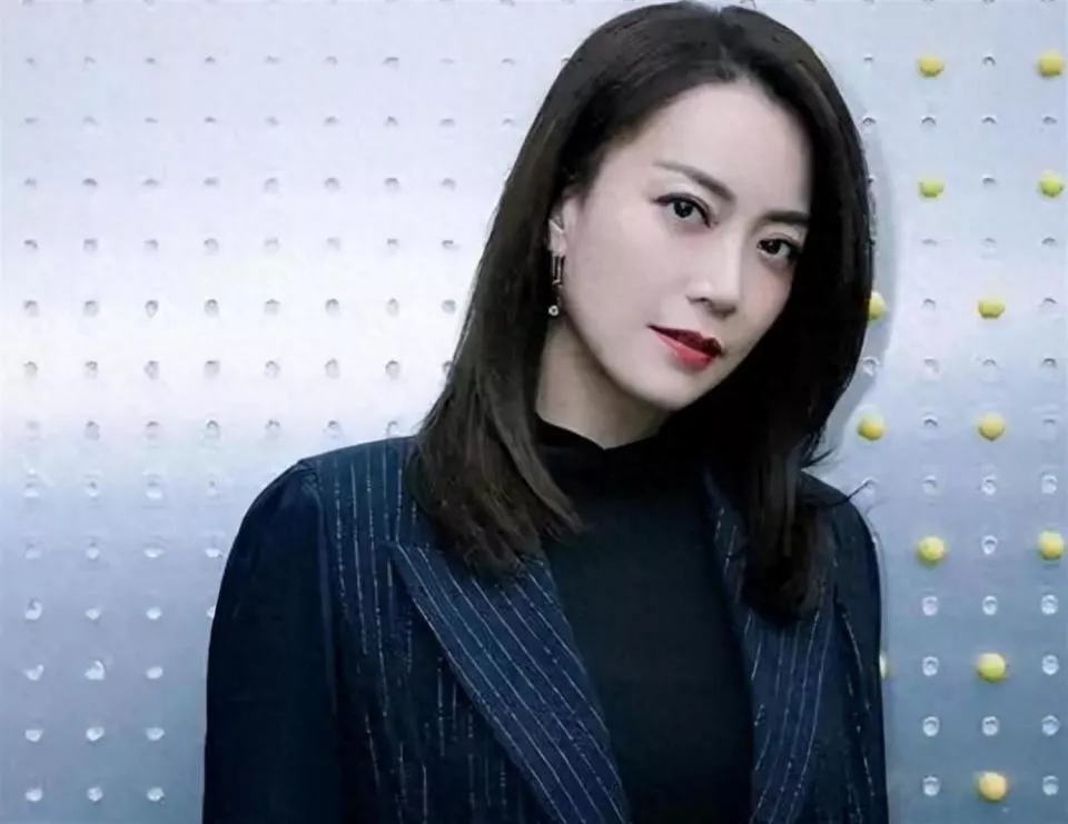 和富商分手后才发现怀孕,40岁未婚生子,14岁女儿成骄傲